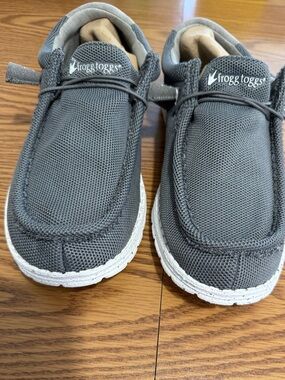 Like Hey Dude “Frogg Toggs” size 11, Outer Dk gray, Heel/Inside Lt gray